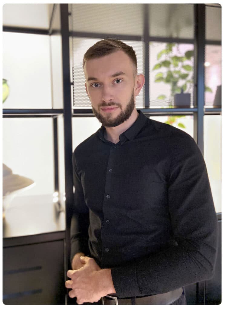 Konrad Nowicki - Research Consultant
